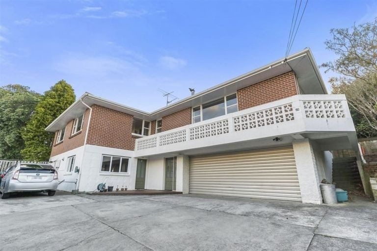 15 Lane Crescent, Tawa, Wellington - Carousel 2