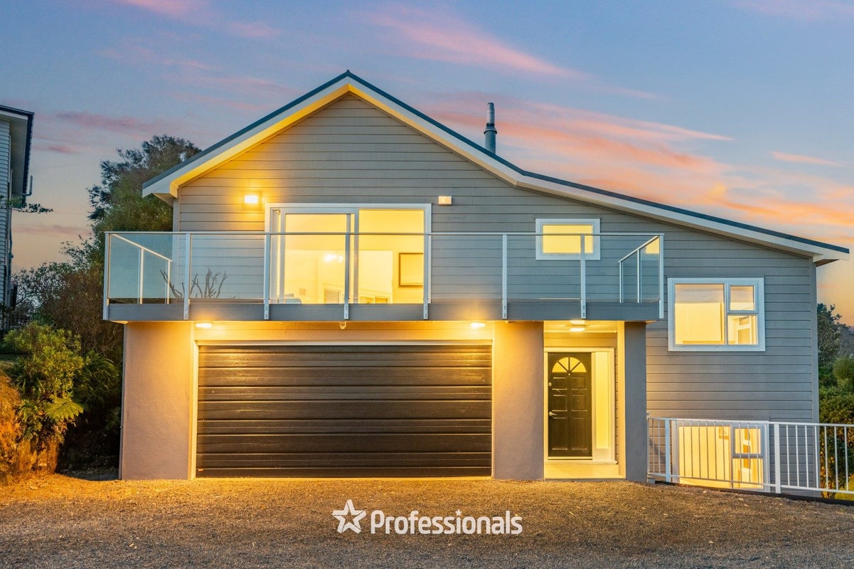 13 Wilson Grove, Normandale, Lower Hutt - Carousel 1