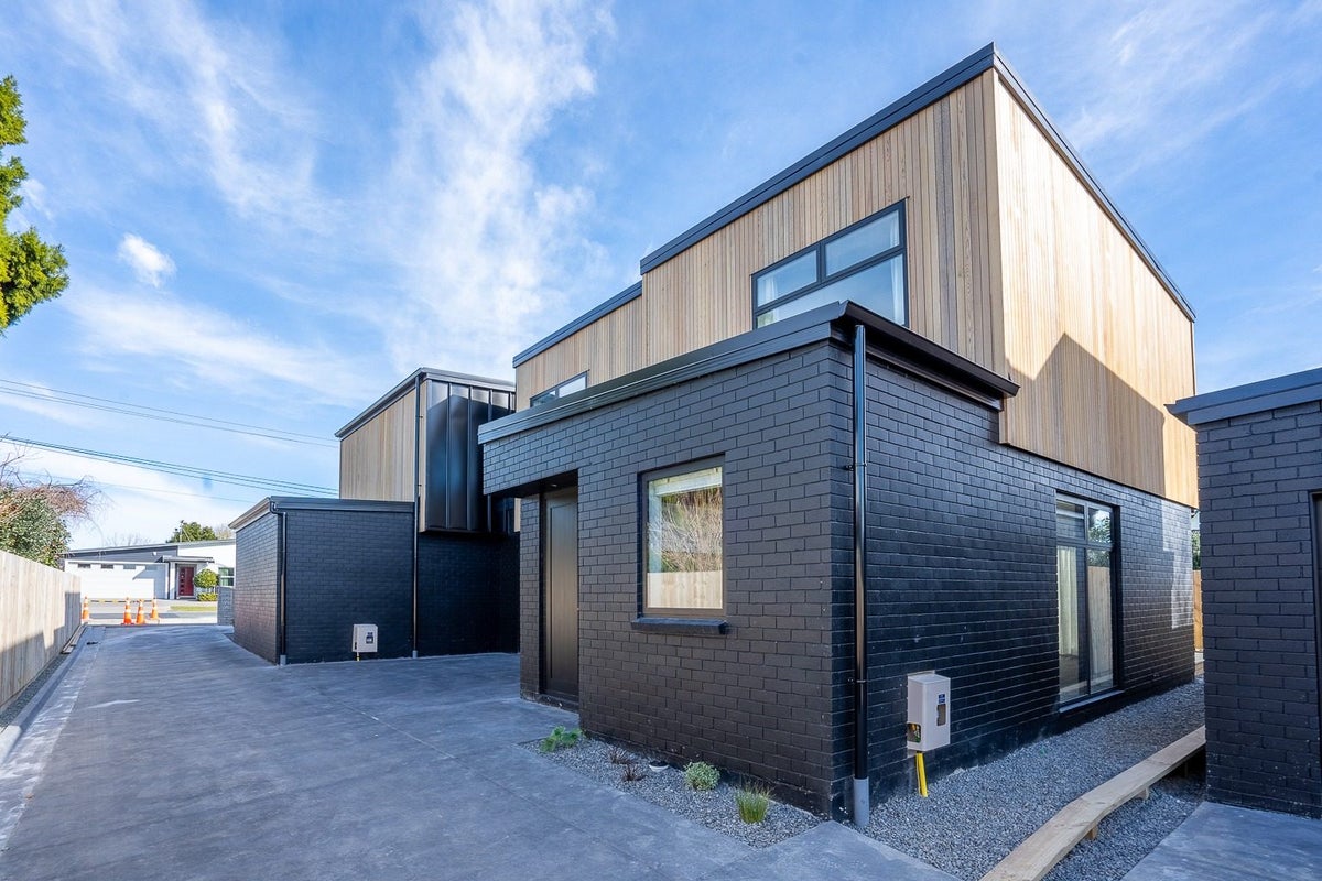 2/60 Sandwich Road, St Andrews, Hamilton - Carousel 19