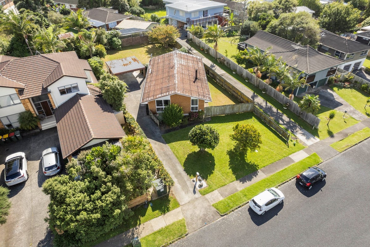 22 Kurnell Drive, Botany Downs, Auckland - Carousel 2