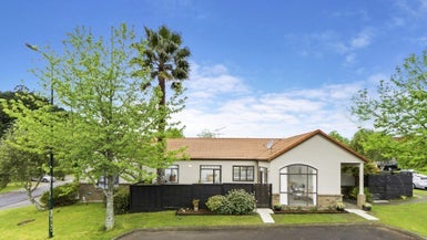 1 Pepperdine Place, Albany, Auckland - Carousel 1