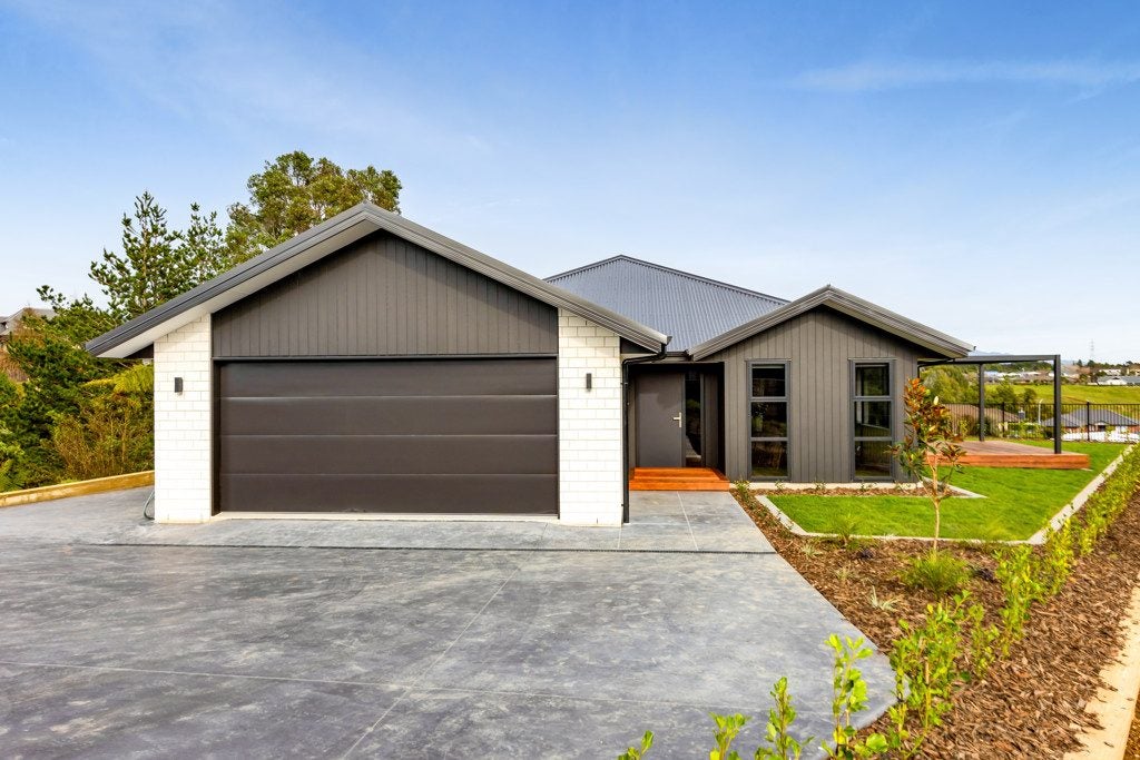 8 Ponga Place, Highlands Park, New Plymouth - Carousel 1