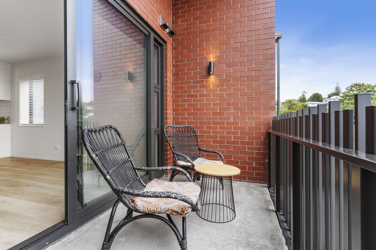 201/2 Ko Street, Northcote, Auckland - Carousel 1