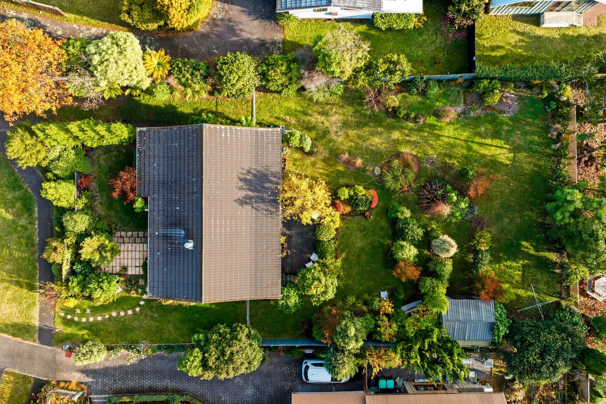 32 Charles Crescent, Rainbow Point, Taupo - Carousel 2