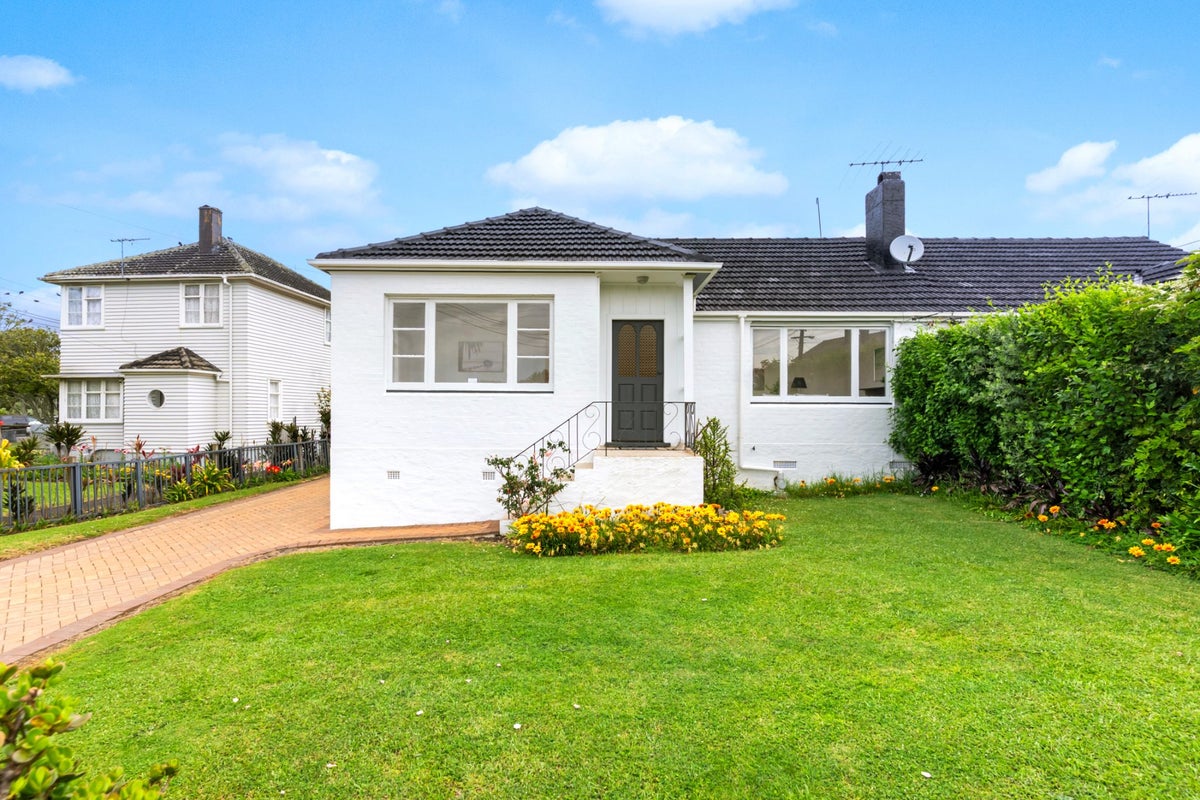 2 Daventry Street, Waterview, Auckland - Carousel 1