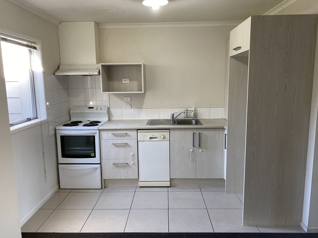 2/7 Stanley Street, Claudelands, Hamilton - Carousel 2