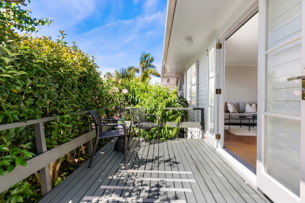 2/25 Margaret Place, Milford, Auckland - Carousel 2