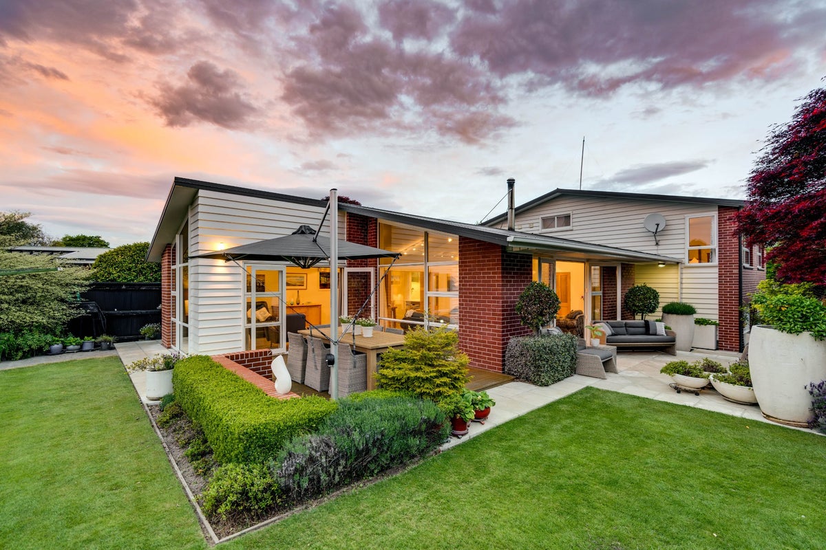 10 Powell Crescent, Ilam, Christchurch - Carousel 1