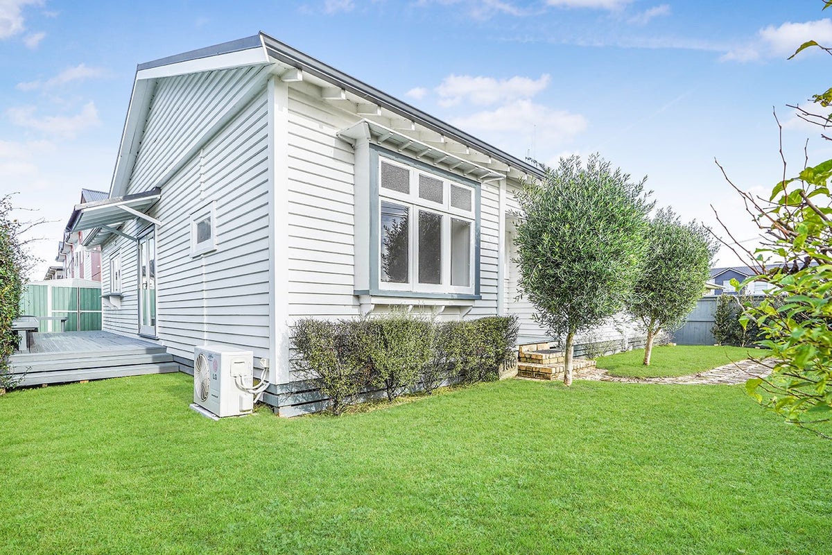 190 Old Farm Road, Hamilton East, Hamilton - Carousel 20