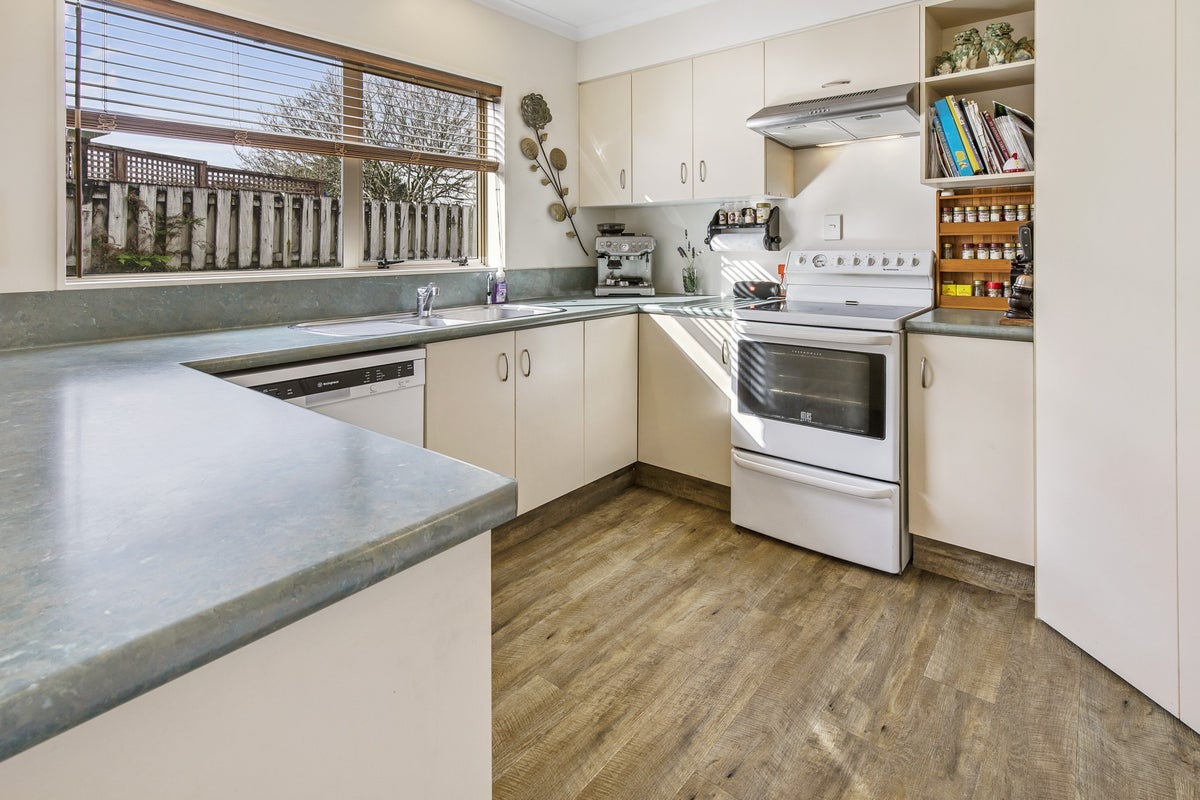 9 Bell Common Close, Bethlehem, Tauranga - Carousel 2