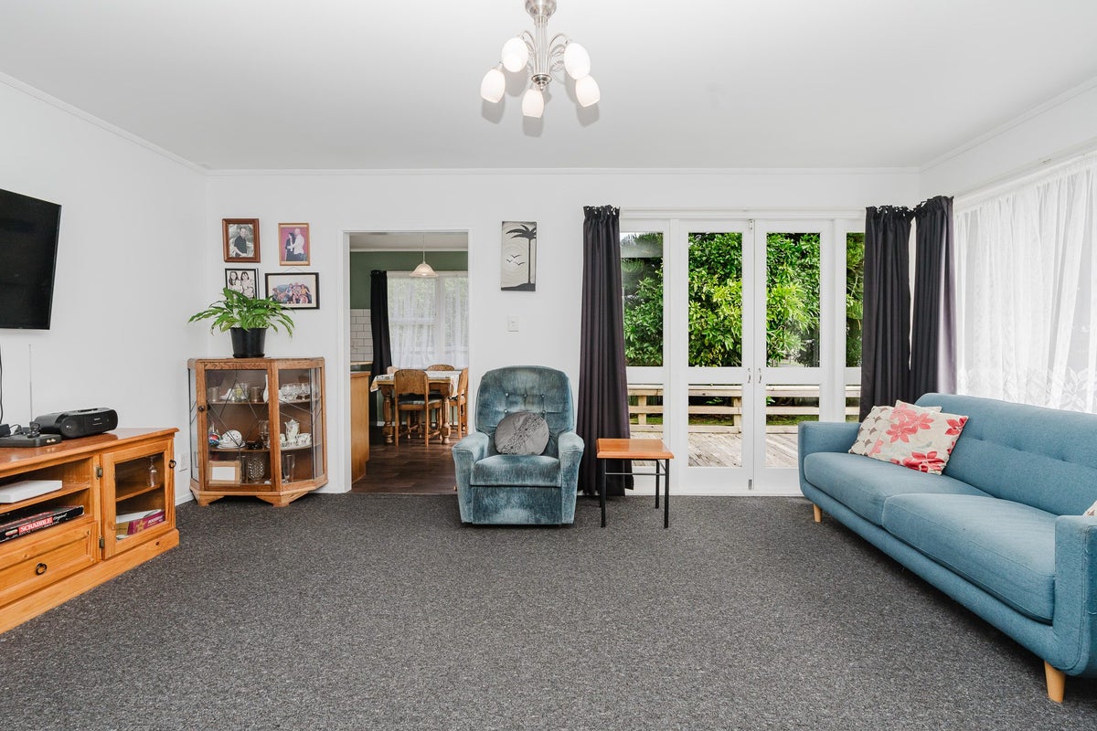 70 Livingstone Avenue, Nawton, Hamilton - Carousel 2
