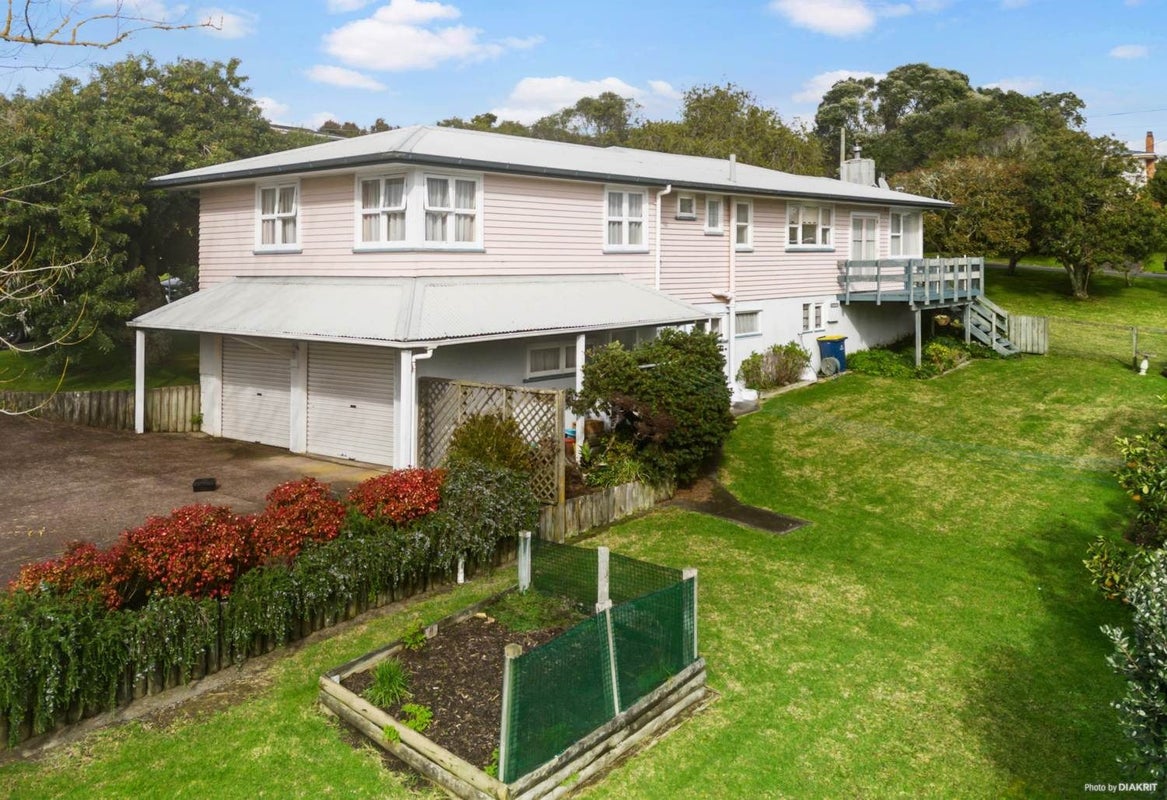 5 Barron Drive, Green Bay, Auckland - Carousel 1