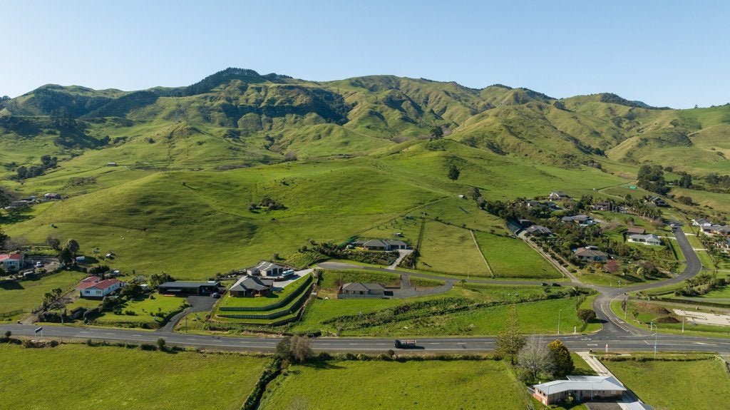 1 Colin Drive, Komata, Paeroa - Carousel 17