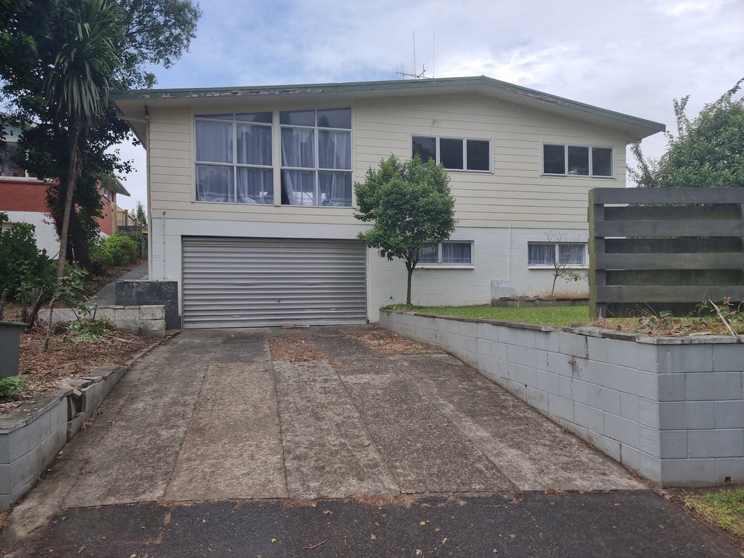 4 Joanna Place, Deanwell, Hamilton - Carousel 1