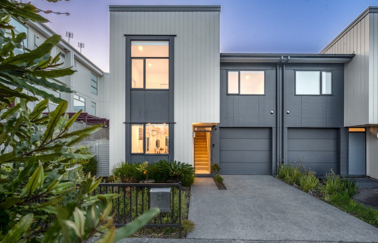 4 Horo Road, Flat Bush, Auckland - Carousel 1