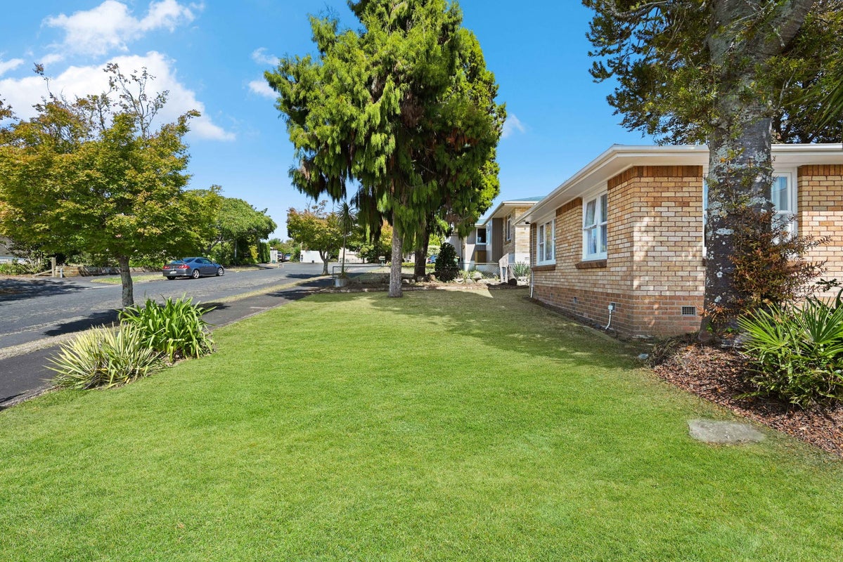 8 Clark Place, Hillcrest, Hamilton - Carousel 2