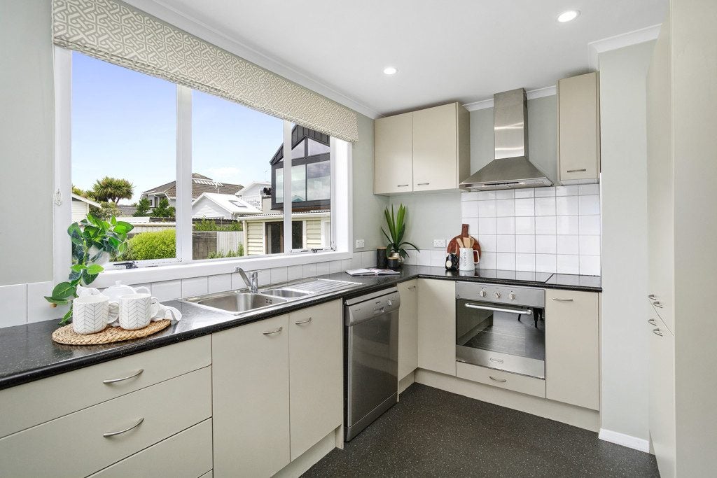 2 Collins Street, Petone, Lower Hutt - Carousel 2