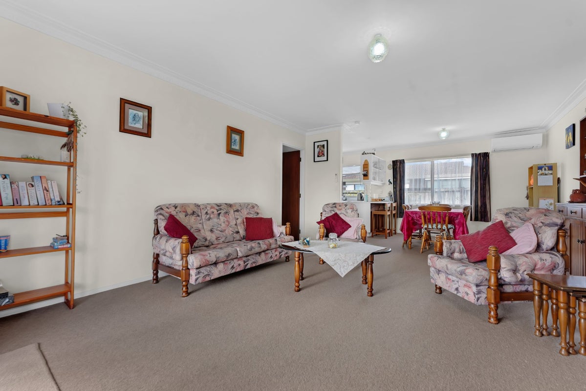 2/10 Duke Street, Papakura, Auckland - Carousel 1