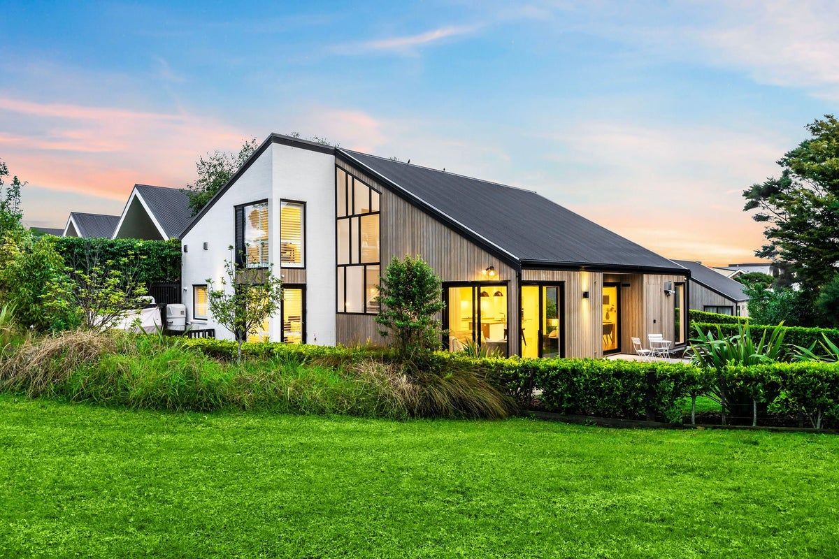 11 Airmens Lane, Hobsonville, Auckland - Carousel 1