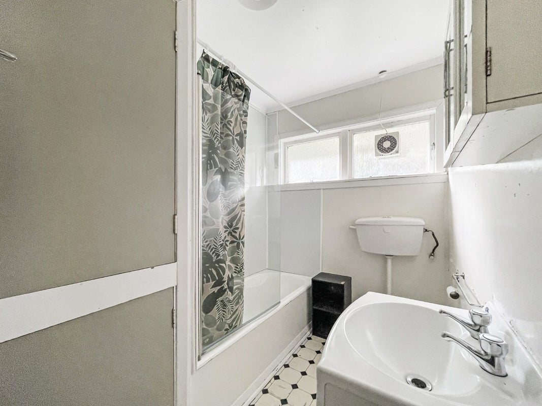 37A Pembroke Road, Northland, Wellington - Carousel 10