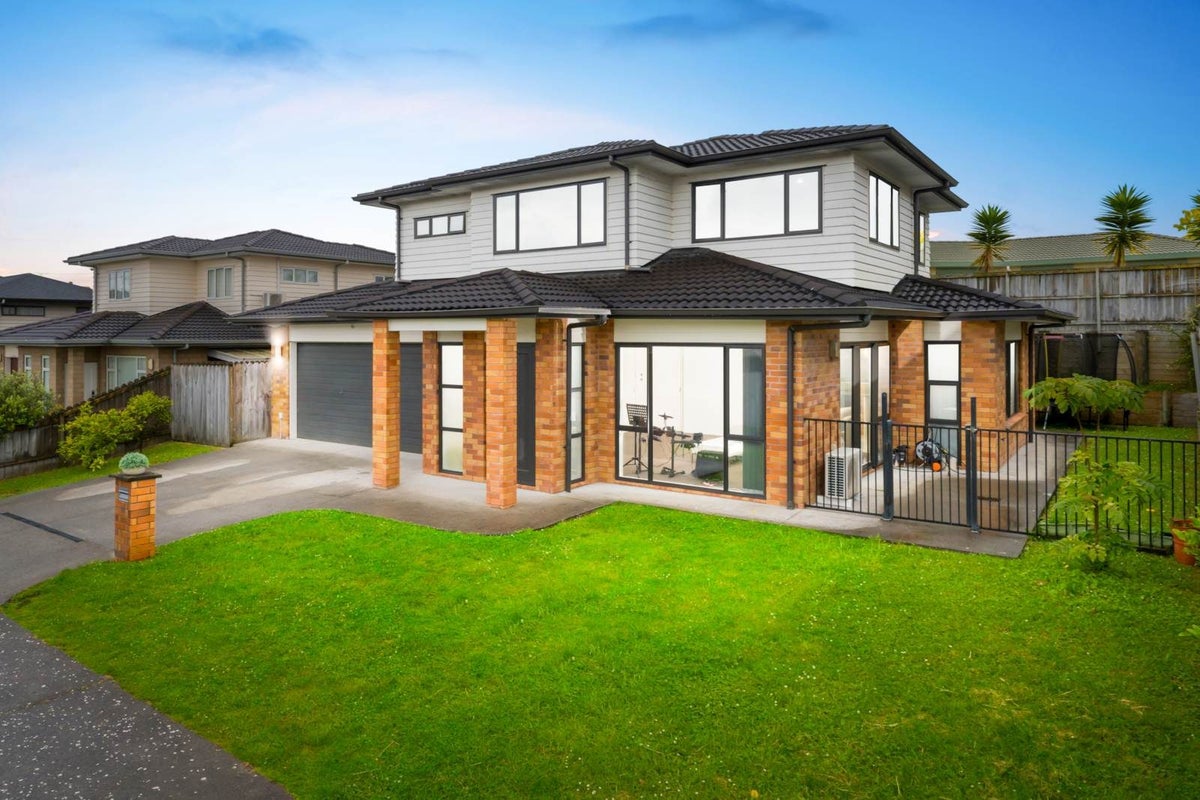 18 Midhurst Avenue, Henderson, Auckland - Carousel 2