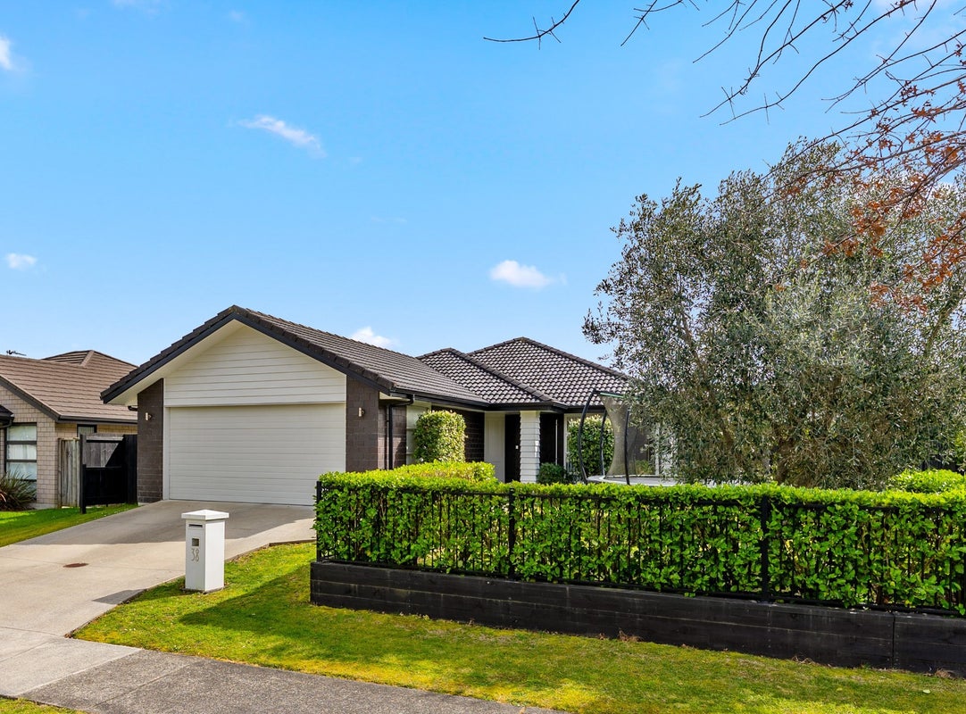 38 Castellina Drive, Karaka, Papakura - Carousel 1
