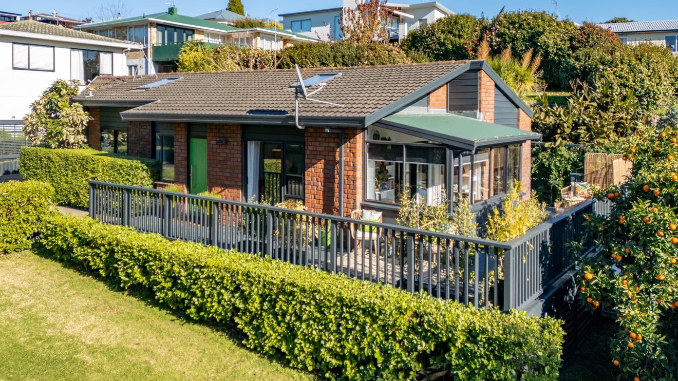 17B Rutherford Street, Otumoetai, Tauranga - Carousel 1