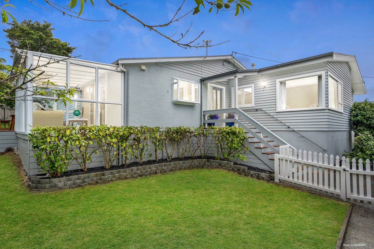 13 Marae Road, Greenhithe, Auckland - Carousel 2