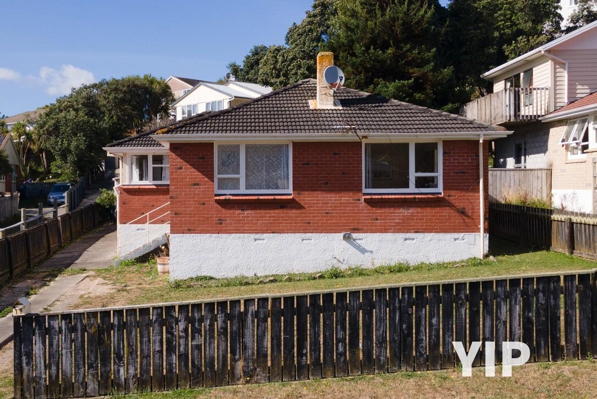 19 Mahinawa Street, Takapuwahia, Porirua - Carousel 1