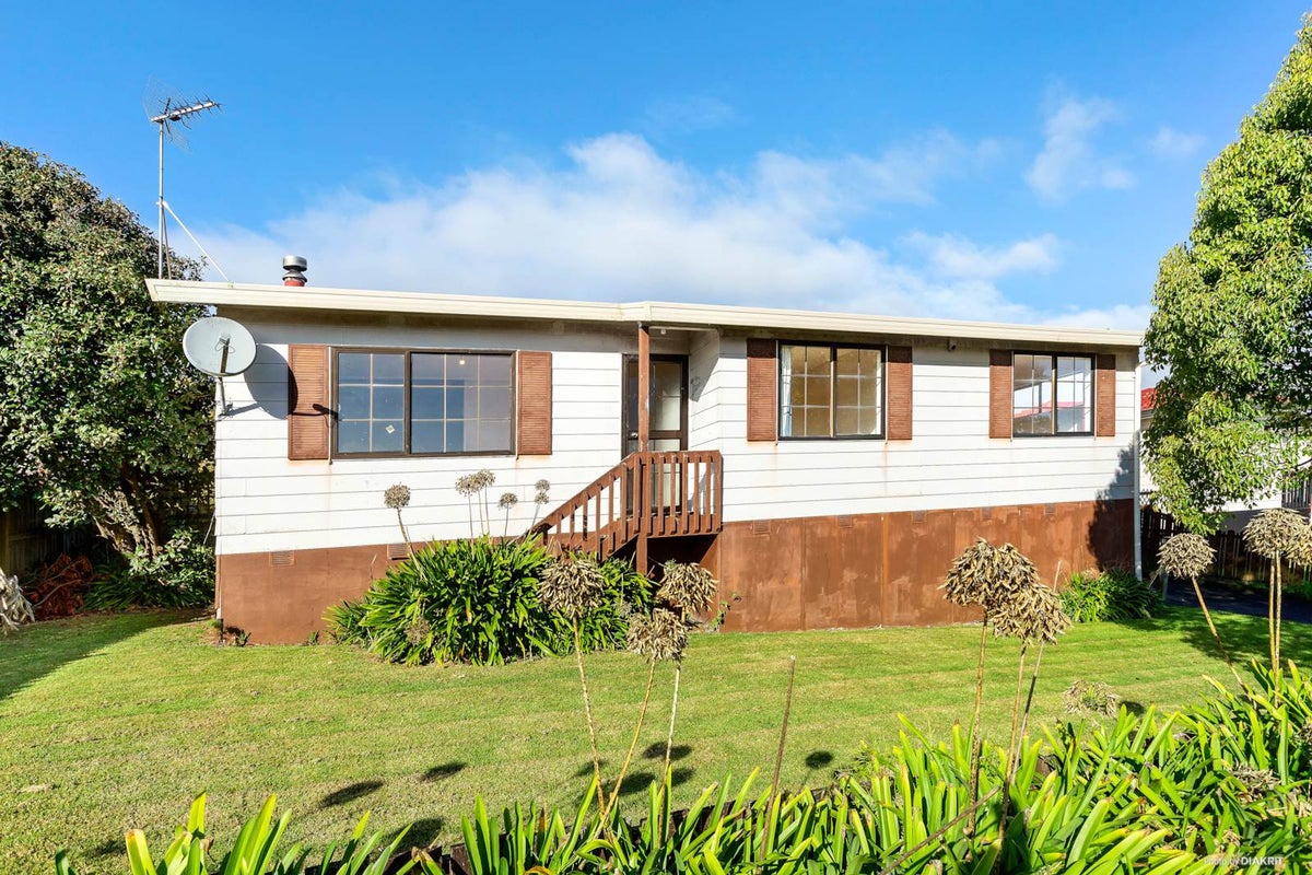 1/4 Myna Place, Weymouth, Auckland - Carousel 1