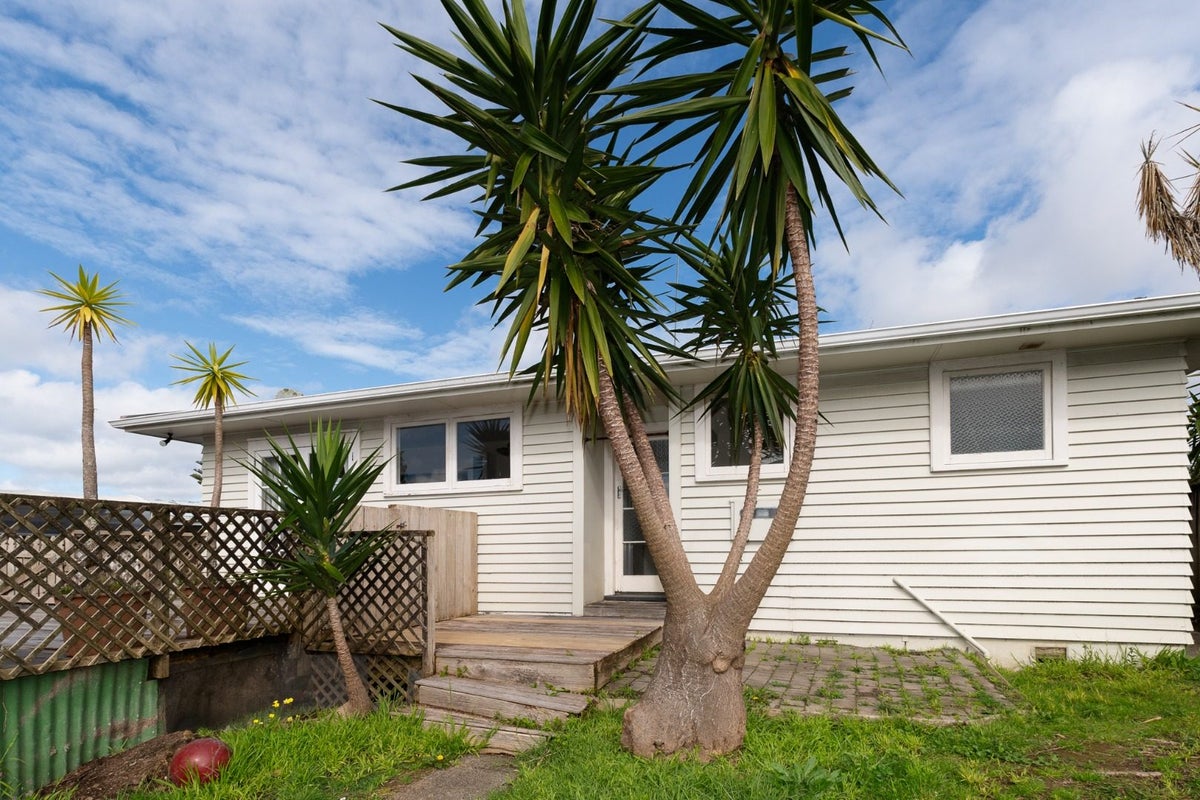 22 Sycamore Drive, Sunnynook, Auckland - Carousel 1