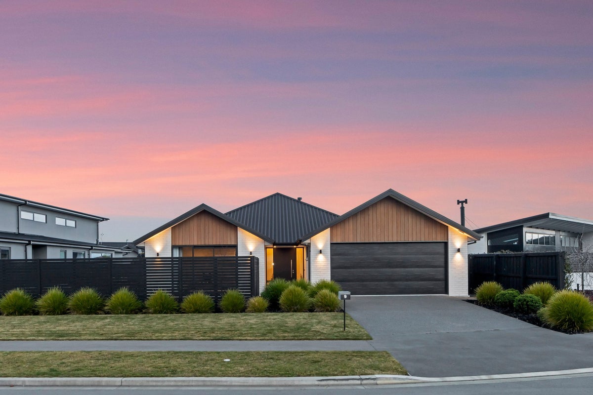 9 Eleanor Lane, Casebrook, Christchurch - Carousel 1
