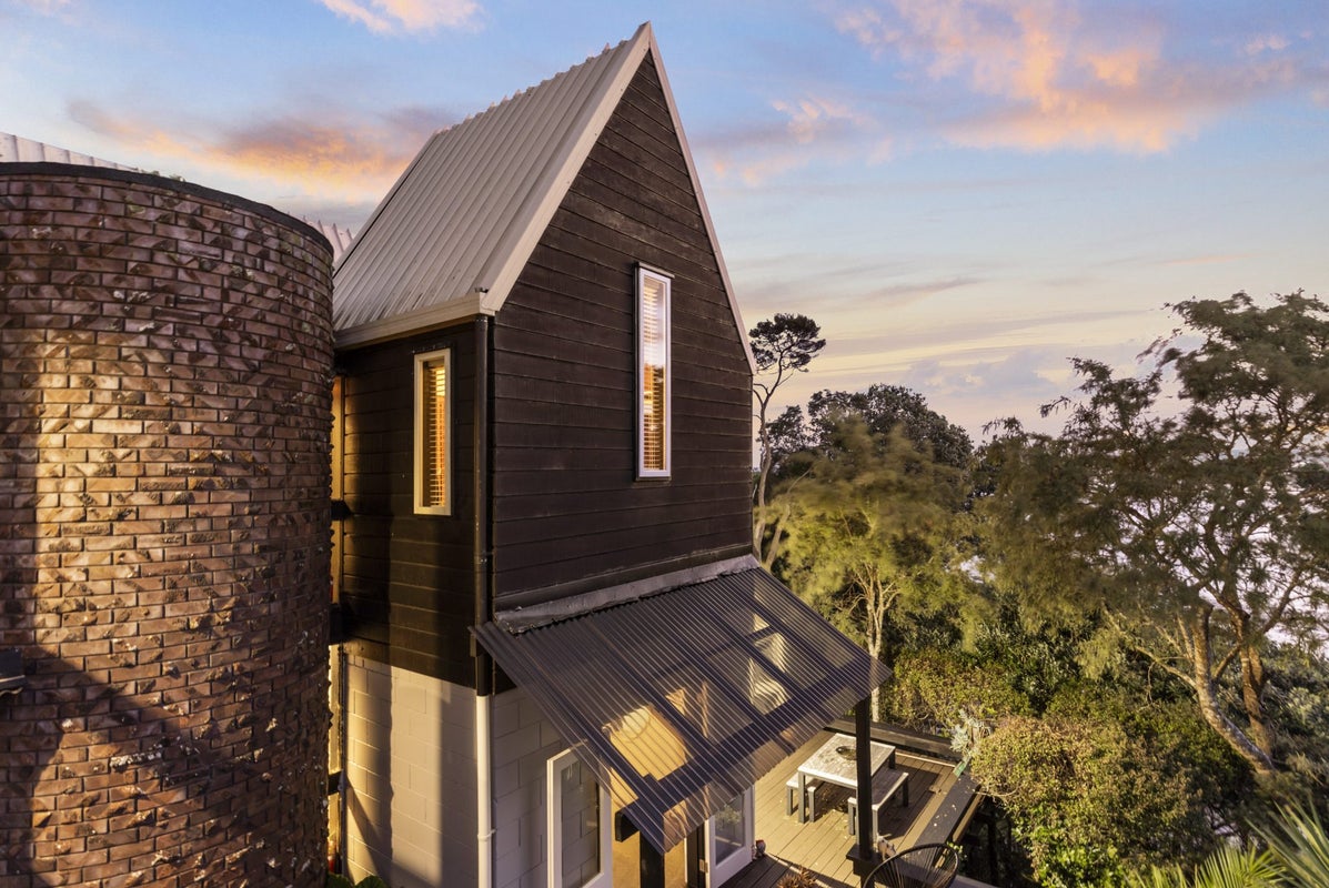 2/11 Amelia Place, Beach Haven, Auckland - Carousel 1