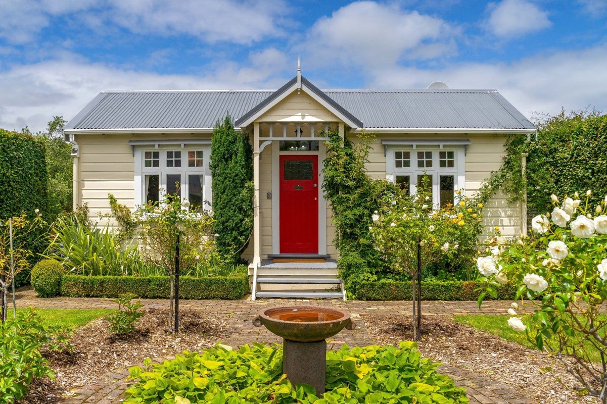 120 Regent Street, Martinborough - Carousel 1