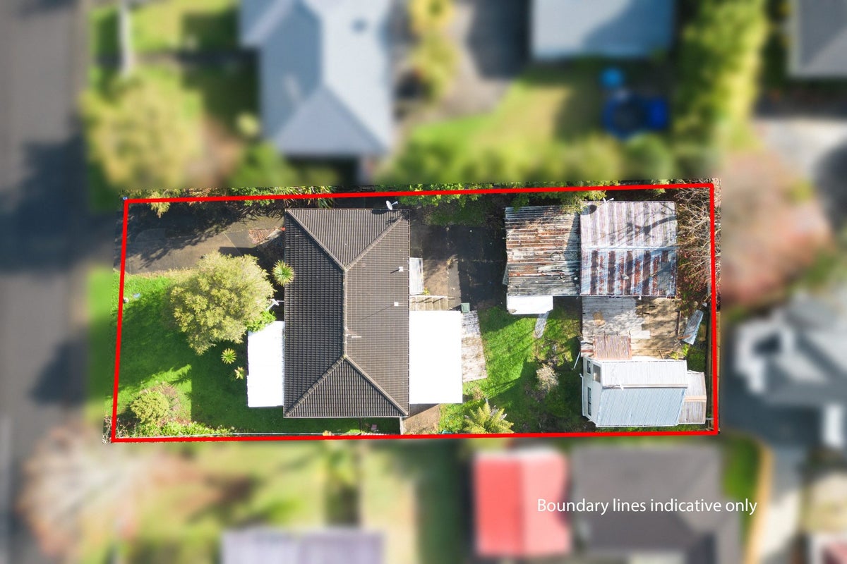 3 Pendlebury Street, Green Bay, Auckland - Carousel 2