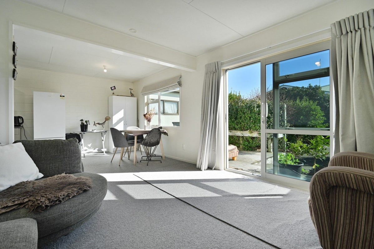 2/705 Jervois Street, Mayfair, Hastings - Carousel 2