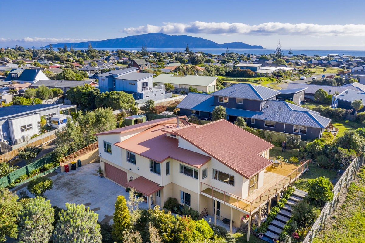 39 Rutherford Drive, Waikanae Beach, Waikanae - Carousel 1