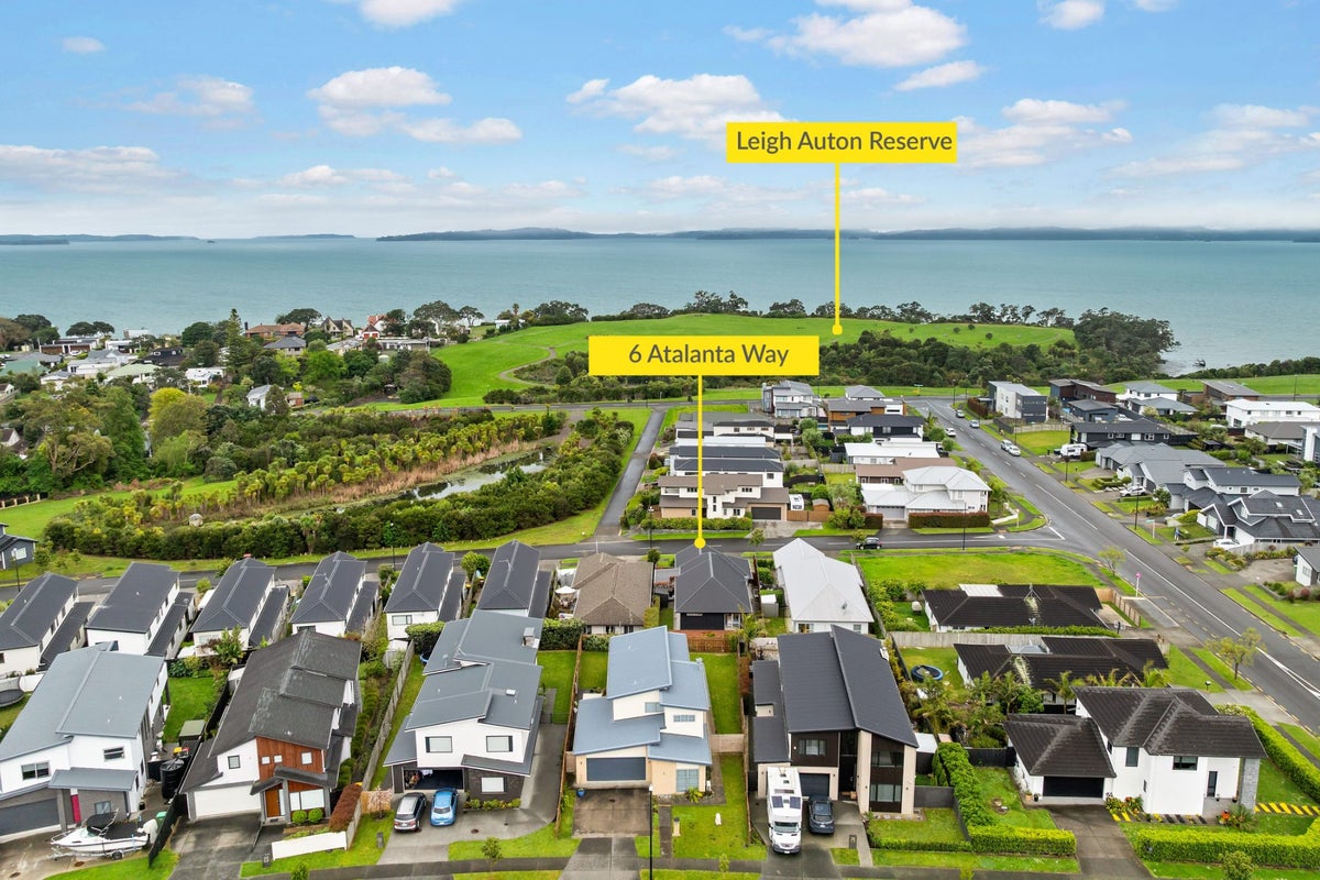6 Atalanta Way, Beachlands, Auckland - Carousel 1