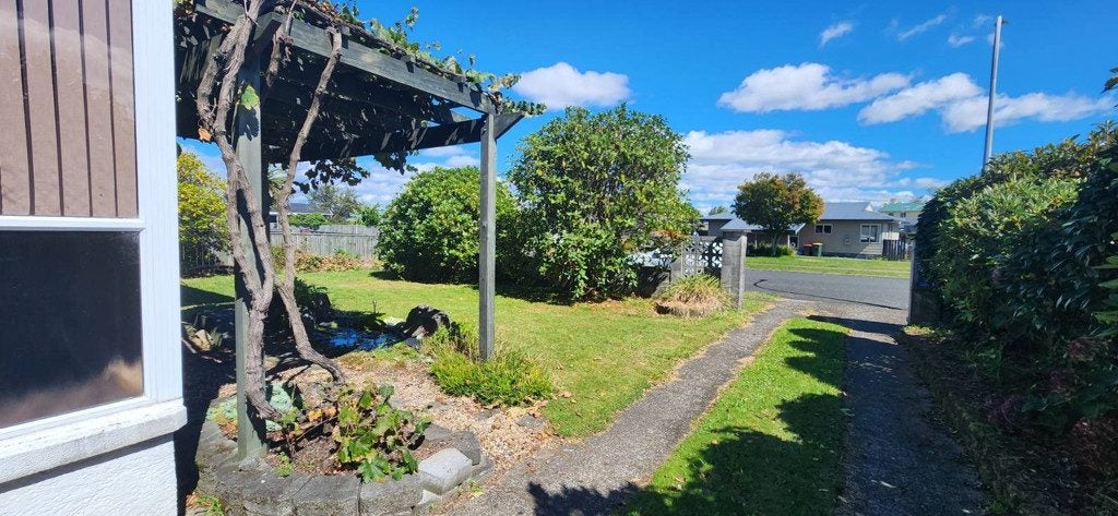 27 Browning Crescent, Owhata, Rotorua - Carousel 2