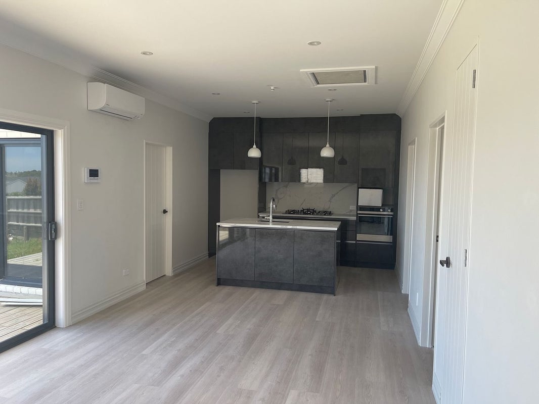 9 George Town Drive, Beachlands, Auckland - Carousel 2