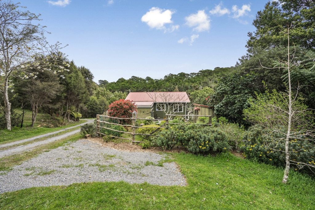 100A Hair Street, Wainuiomata, Lower Hutt - Carousel 1