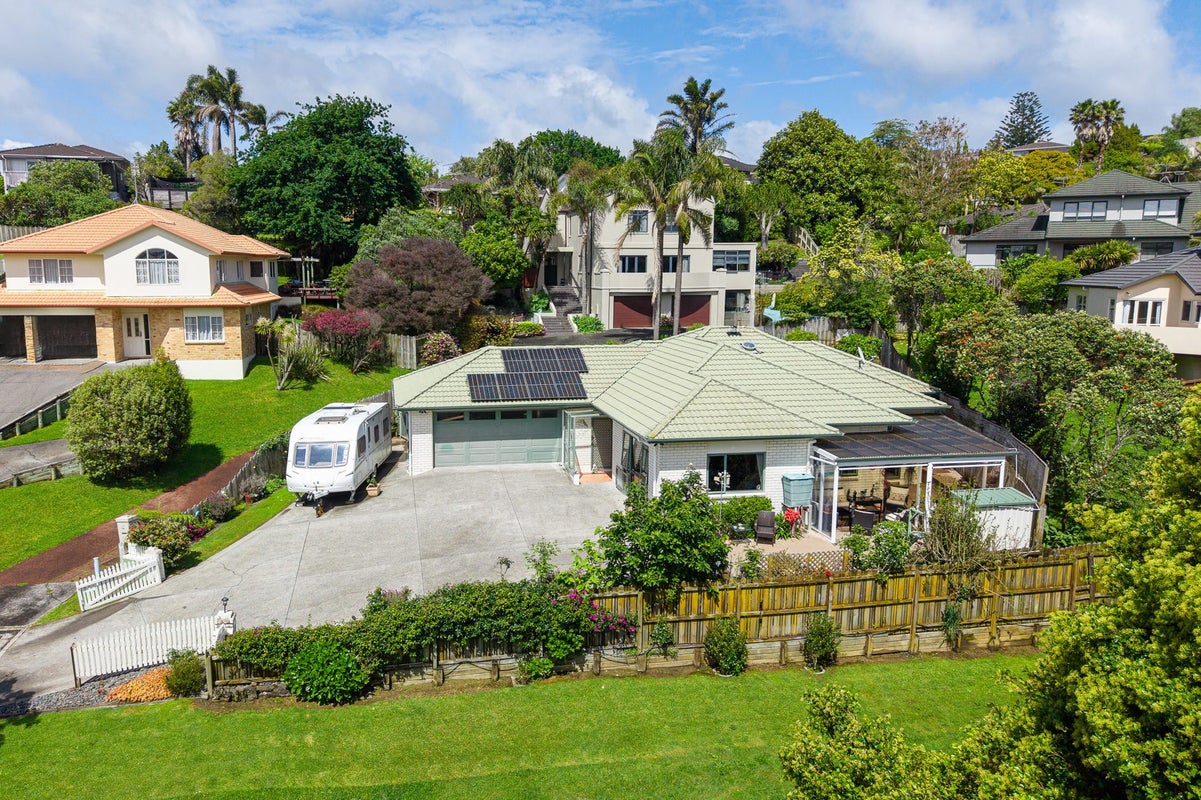 16 Sherwood Grove, Northcross, Auckland - Carousel 1