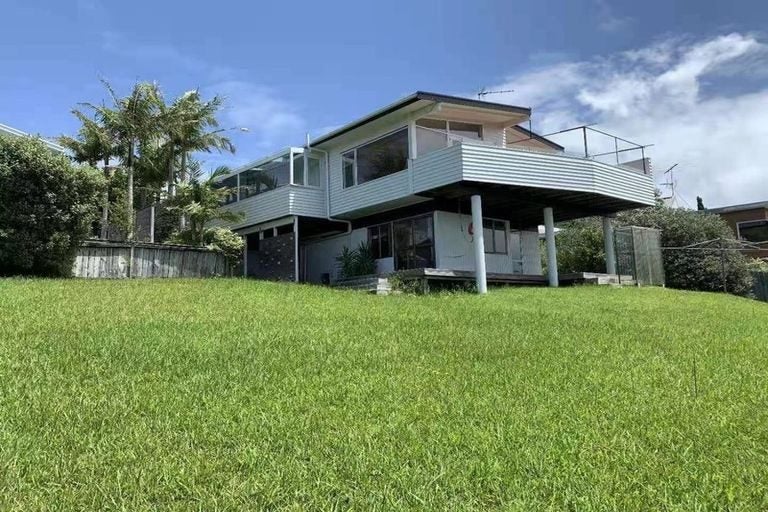 37 Park Rise, Campbells Bay, Auckland - Carousel 2