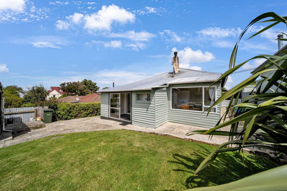 35 Till Street, South Hill, Oamaru - Carousel 1