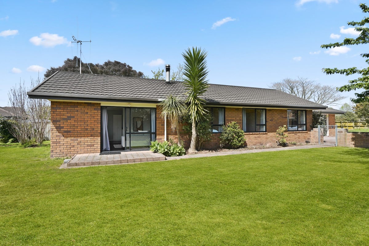 10 Raleigh Avenue, Fairview Downs, Hamilton - Carousel 1
