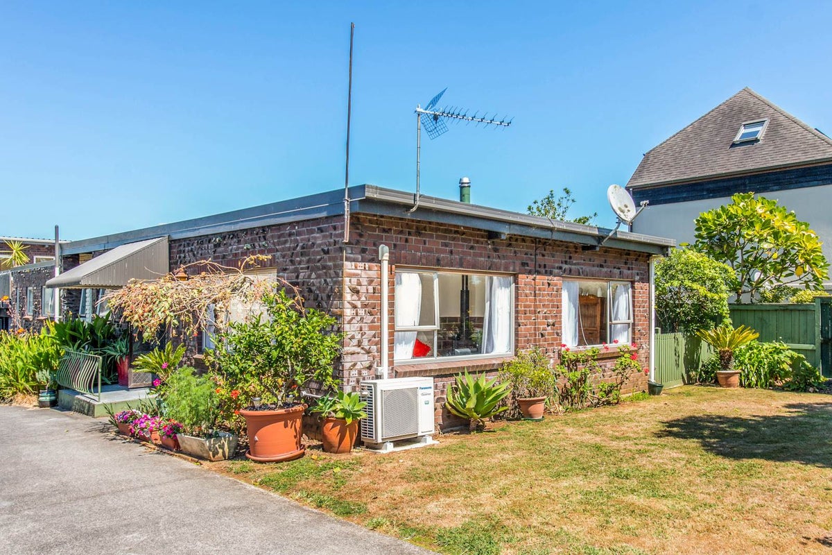 1/1 Haydn Avenue, Royal Oak, Auckland - Carousel 1