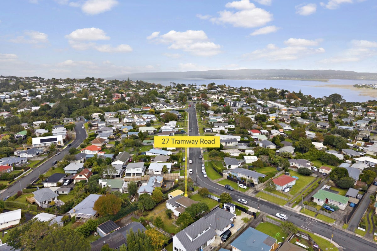 27 Tramway Road, Beach Haven, Auckland - Carousel 27
