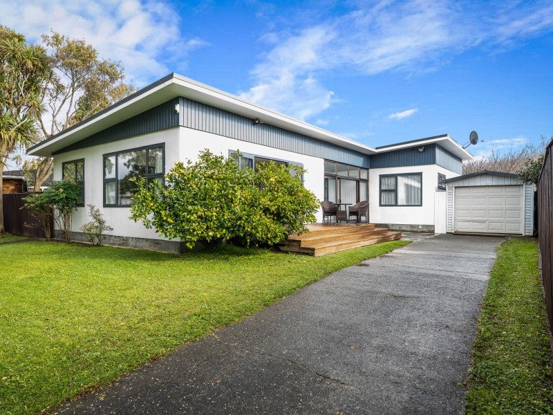 43 Brightwater Crescent, Totara Park, Upper Hutt - Carousel 1