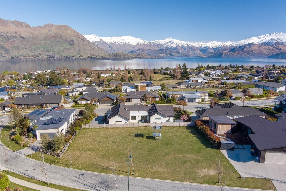 3 Urquhart Place, Wanaka - Carousel 1