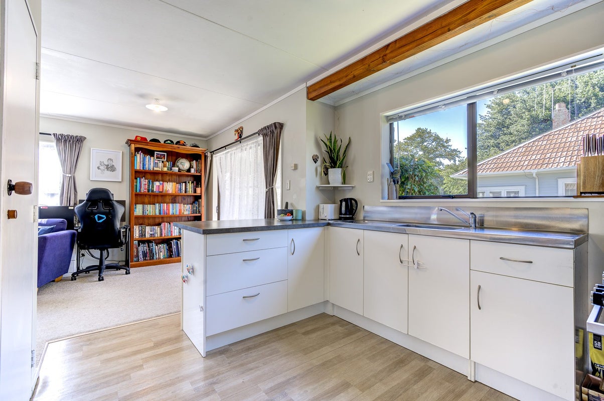 29B Cook Street, Hamilton East, Hamilton - Carousel 2